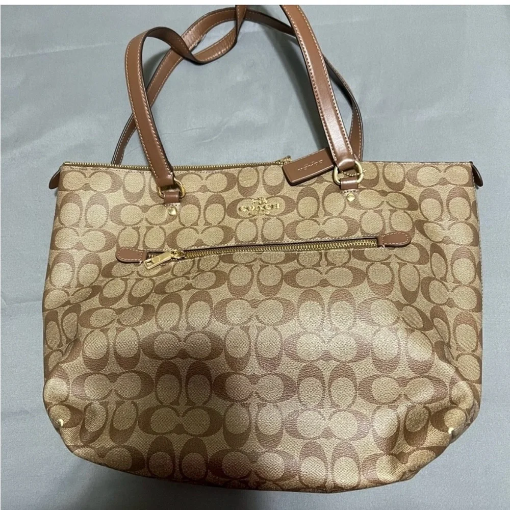 Coach Tote Bag - Picture 2 of 3